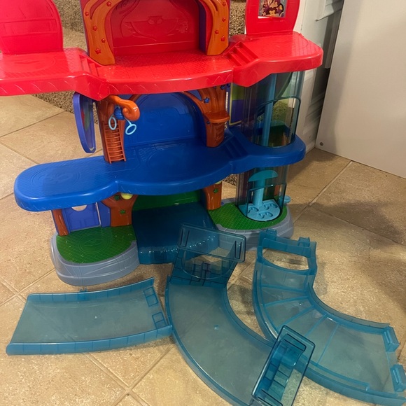 PJ Masks Deluxe Headquarters Playset - Picture 1 of 1